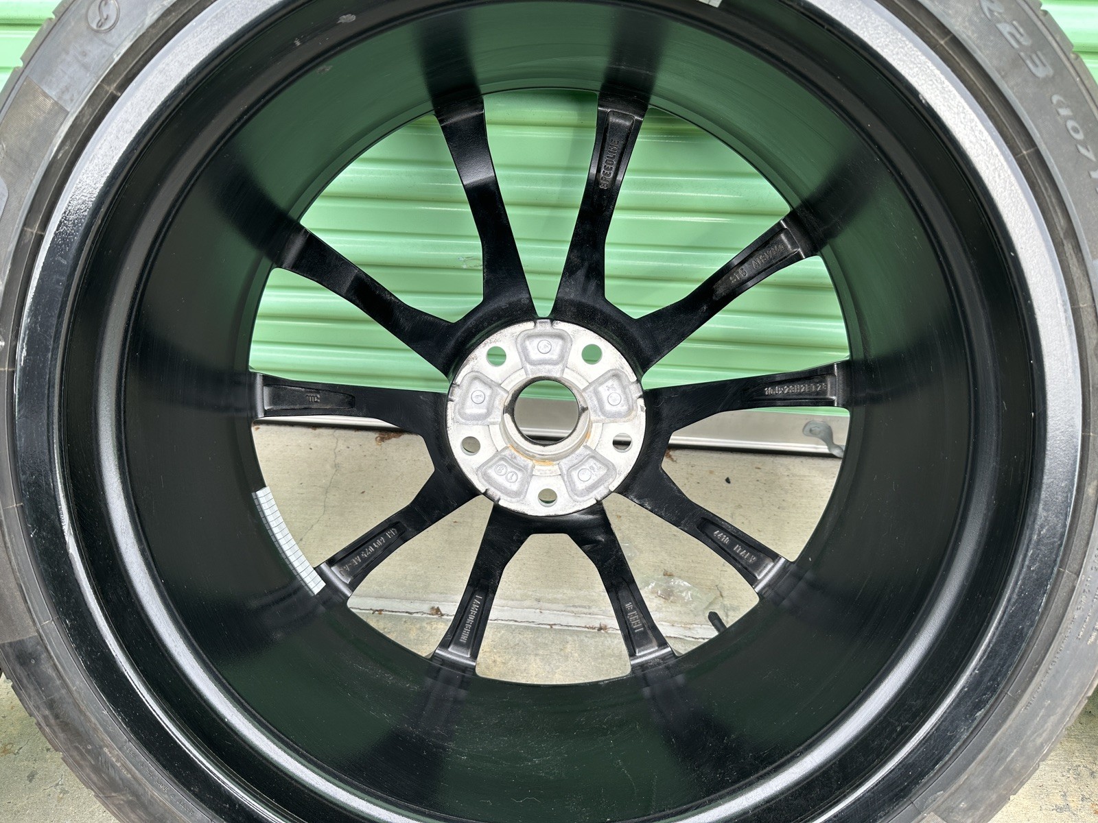 Lamborghini Urus Taigete 23” OEM Wheel & Tire Package – Factory Original