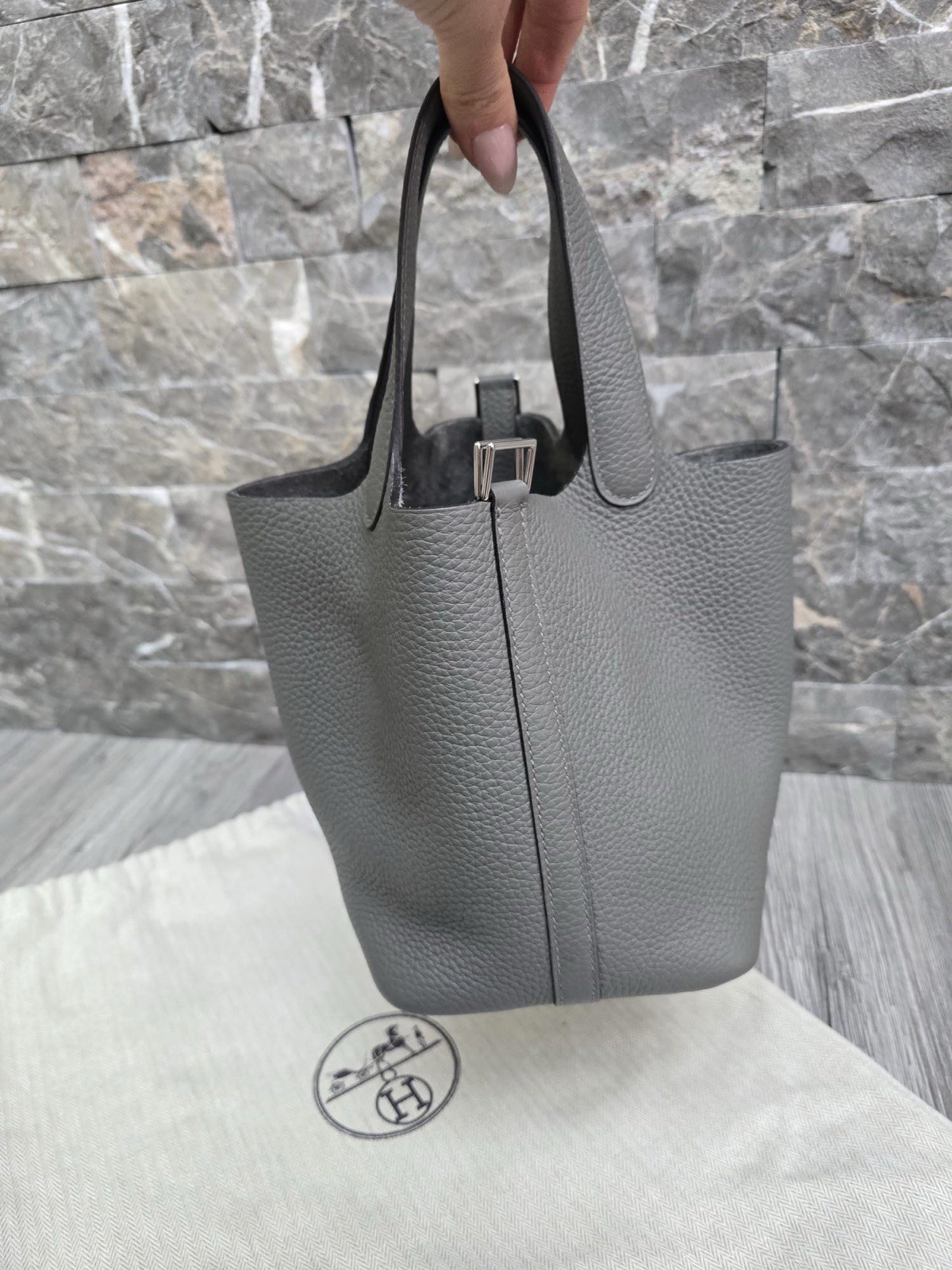Hermes Picotin 18 PHW 2023 Taurillion Clemence Leather Bag Colour Beton