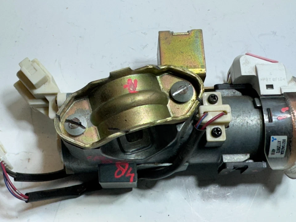 Subaru Legacy Outback 2005-2007 bloqueo de encendido con llave e inmovilizador 88215AG00A OEM Foto 2 de 4