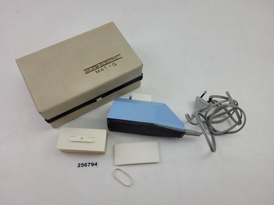 Massagegerät DDR AKA Electric MA1-G weiß blau Aufsatz 220 Volt Vintage #256794