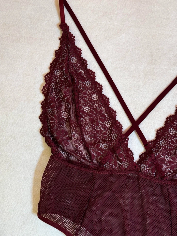 Precioso Body Victoria Secret Rojo Borgoña Talla Pequeña ❤️ $72 Foto 3 de 4