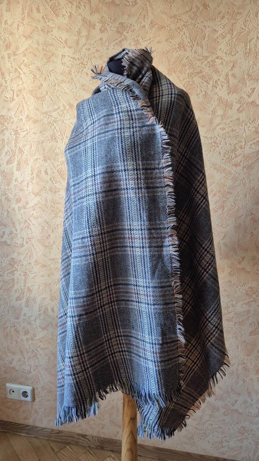 BURBERRY cashmere rectangular large scarf shawl f… - image 3