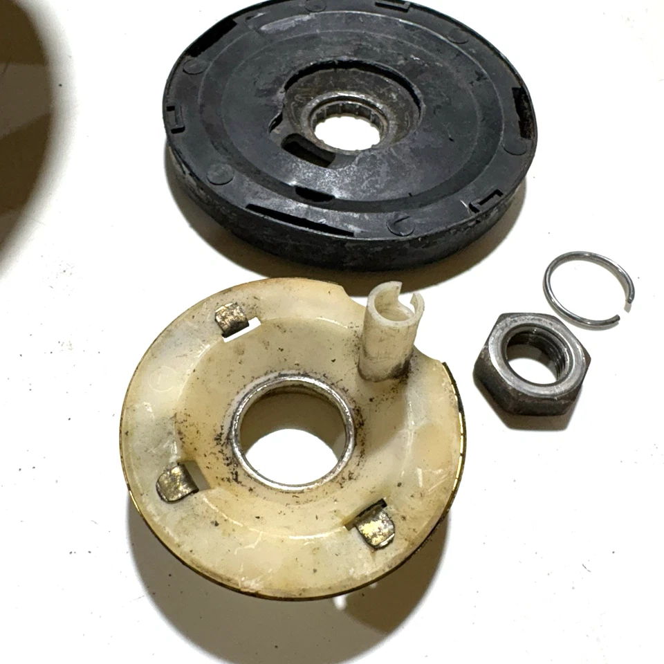 1978-1987 Chevrolet C10 рулевое колесо (C20, Suburban, K10) OEM квадратный корпус - Изображение 2 из 4