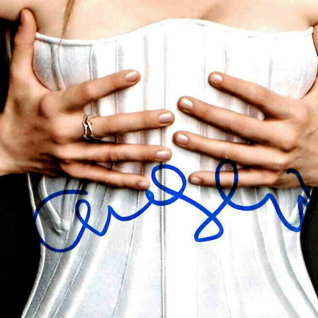Amanda Seyfried Signed 8x10 Photo with Beckett COA | eBay