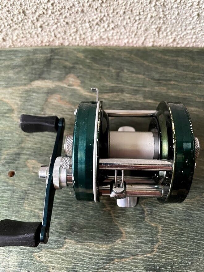 Abu Garcia Ambassadeur 5000D Bait Reel / Scratches and Abu Garcia Ambassadeur 5000D Bait Reel / Scratches and