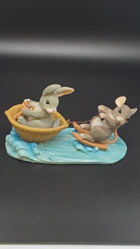 Fitz and Floyd Charming Tails Figurine A Day At Lake. Small Bunnies in Nut Shell - Afbeelding 1 van 9