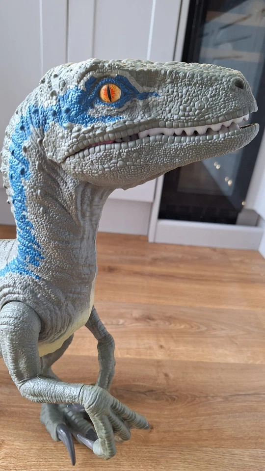Jurassic World Blue LARGE raptor... Good condition - Image 2 of 3