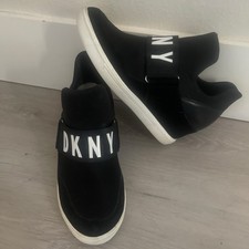 DKNY Platform NEELA Slip On Fashion Sneakers Black White Logo Platform Heel 9M