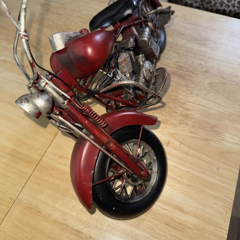 JayLand Vintage Metal Handmade 1946-1948 Indian Motorcycle Scale ± 1:10 - Image 2 of 4