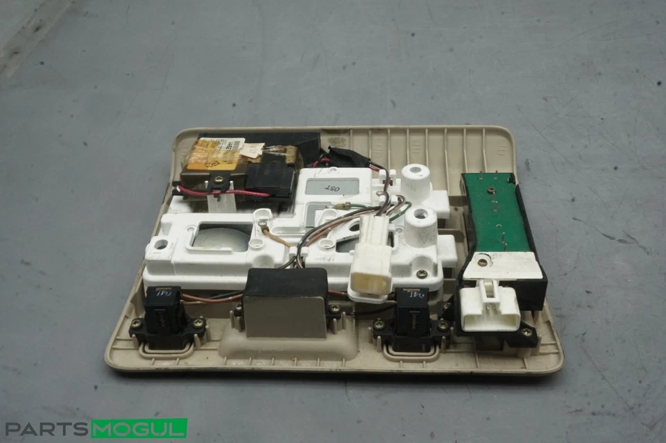 Interruptor de techo corredizo lámpara domo delantero Lexus LS400 1998-2000 81208-50020 Foto 4 de 4