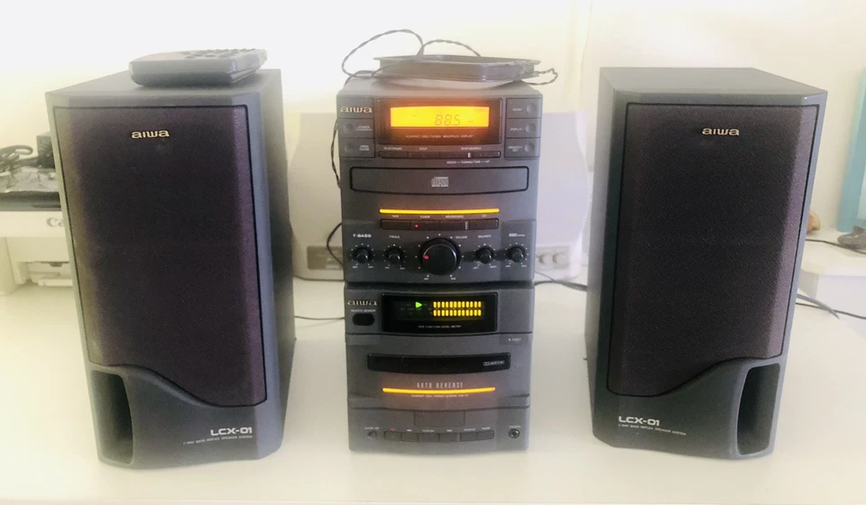 Vintage 1990’s Aiwa RDX 01 Mini Stereo Hifi Separate System Speakers & Remote - Image 2 of 4
