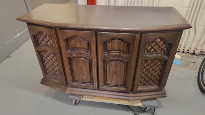 Vintage TANGLEWOOD record player console with AM/FM radio 8 track