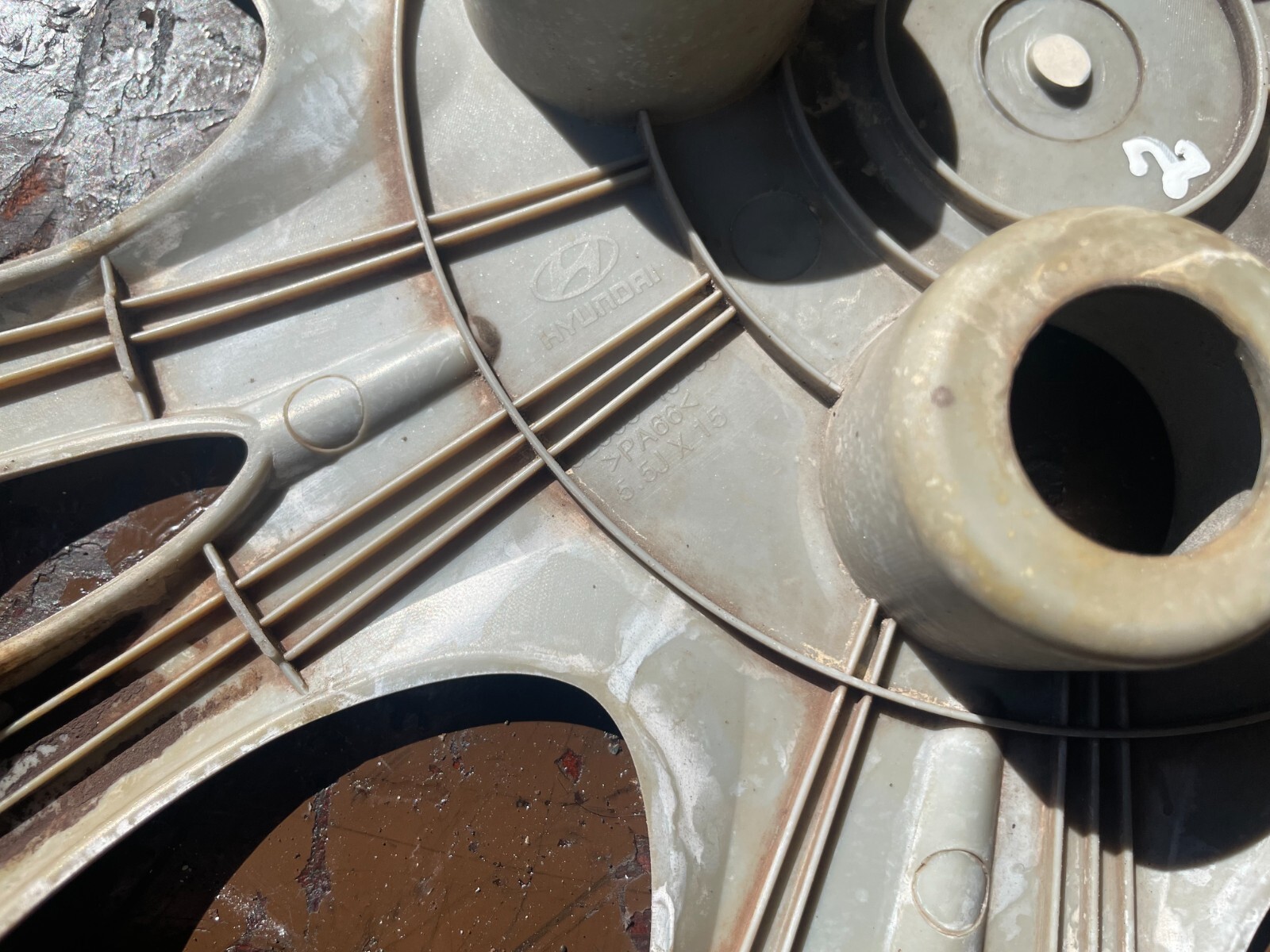 HYUNDAI i20 / 15 Inch Wheel Trim / Hub Cap Cover Genuine x 1 / 52960