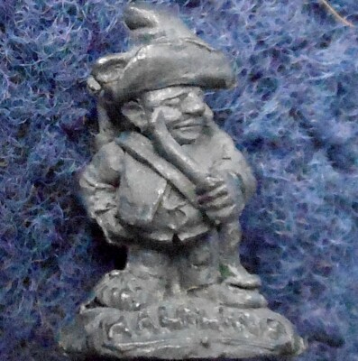 1984 C11 Pre Slotta Halfling with Bow & Shield Hobbit Villager Citadel Warhammer