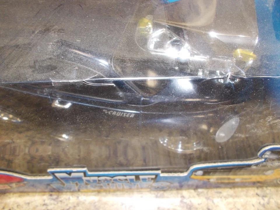 Muscle Machines 2000 PT TOO HOT cruiser 1/18 NIB in Box - Image 3 of 4