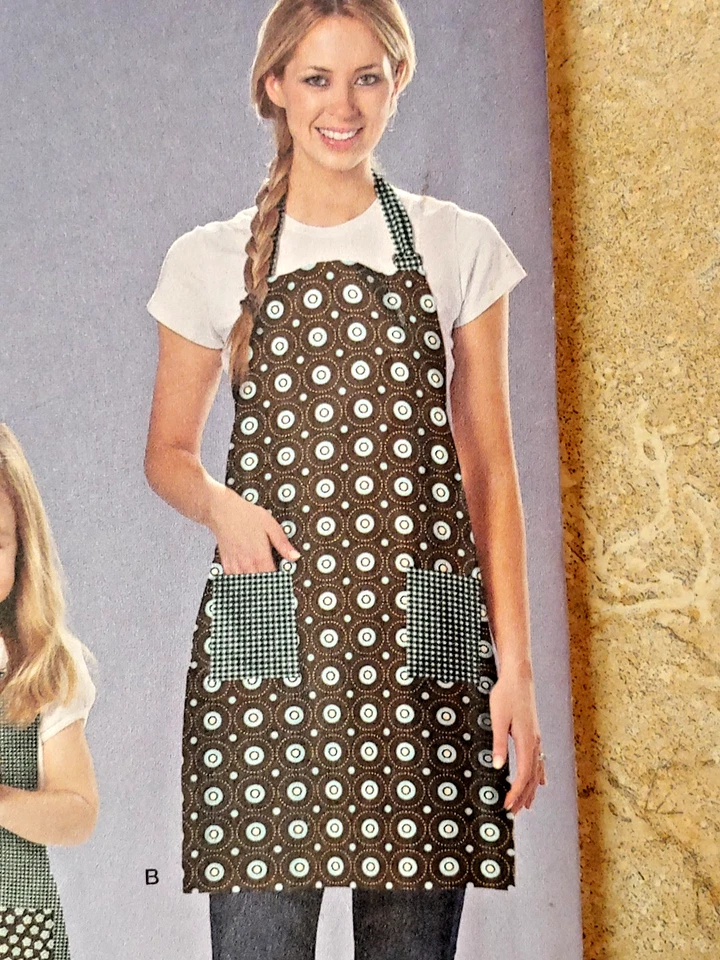 Simplicity 2824 For Dummies Apron for Child and Mom Matching? W/pockets - Image 3 of 4