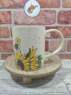 2022 Spectrum Designz Wildflower Bird 16oz Mug Floral Embossed NWT