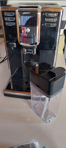 Kaffeevollautomat Philips 5960 Series mit Milchaufschäumer Schwarz