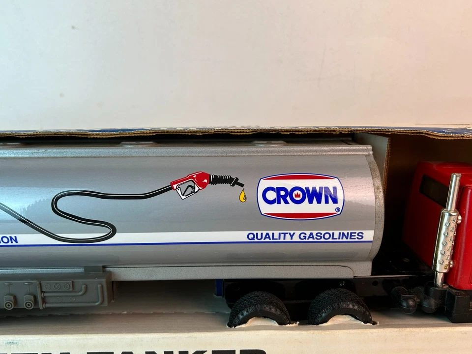 Camión semi cisterna Ertl de acero prensado, gasolina Crown con caja original Foto 3 de 4