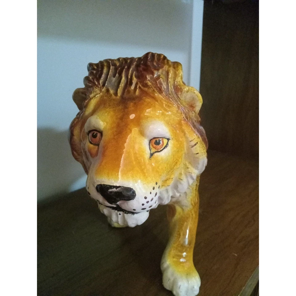 Estatua de León Mayólica Italiana 18" Años 70 Elegante Hollywood Palm Beach Regency Foto 3 de 4