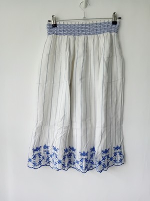 EX M&S voll gefütterter elfenbeinelastischer bestickter Sommer-Midi-Rock UK10
