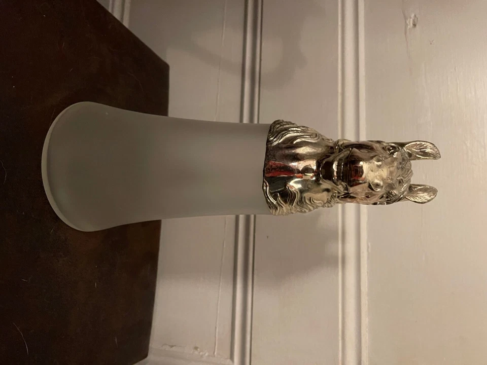 Antigua jarra de caballo años 70 niquelada plateada vidrio esmerilado. Foto 3 de 3