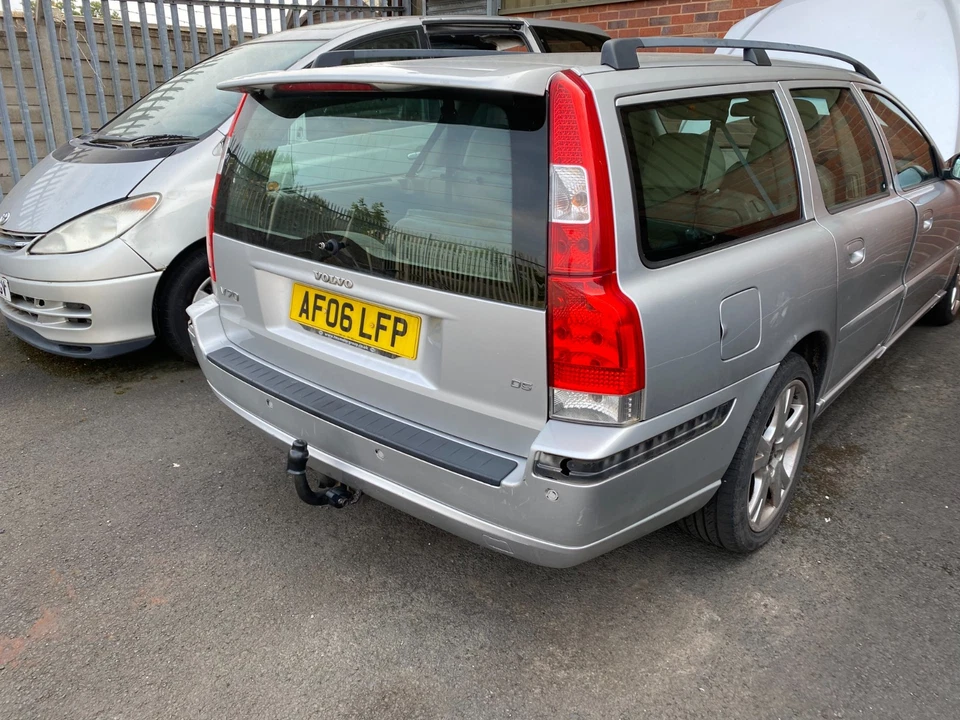 VOLVO V70 MK2 XC70 MK1 PORTÓN TRASERO MALETERO TAPA ALERÓN SUPERIOR SOLO 2004-2007 Foto 3 de 4