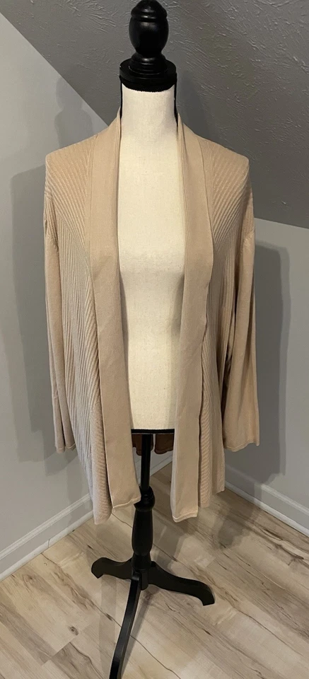 Cardigã aberto drapeado Lane Bryant tamanho 26/28 bronzeado texturizado leve $59.95 - Imagem 2 de 4