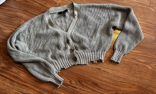 Women’s Forever 21 Cropped Cardigan With Distressing Gray Chunky Knit Size M