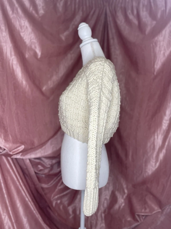 Suéter pequeño tejido grueso recortado para mujer JOA  Foto 3 de 4