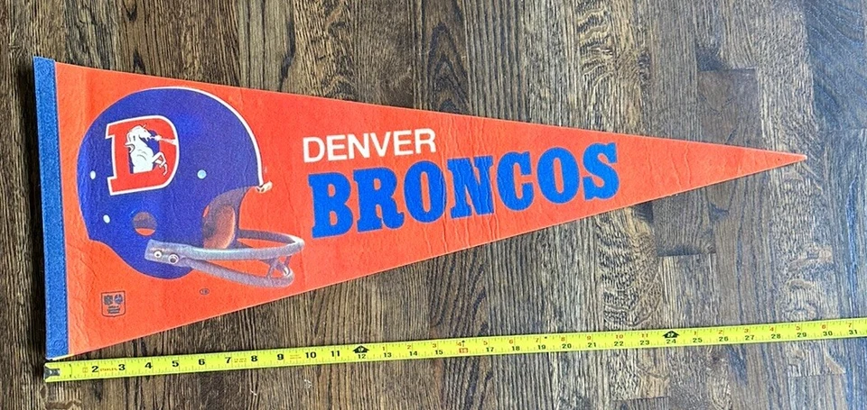 De colección NFL DENVER BRONCOS 2 BARRAS CASCO FIELTRO BANDERÍN Retro Fútbol Americano Foto 4 de 4