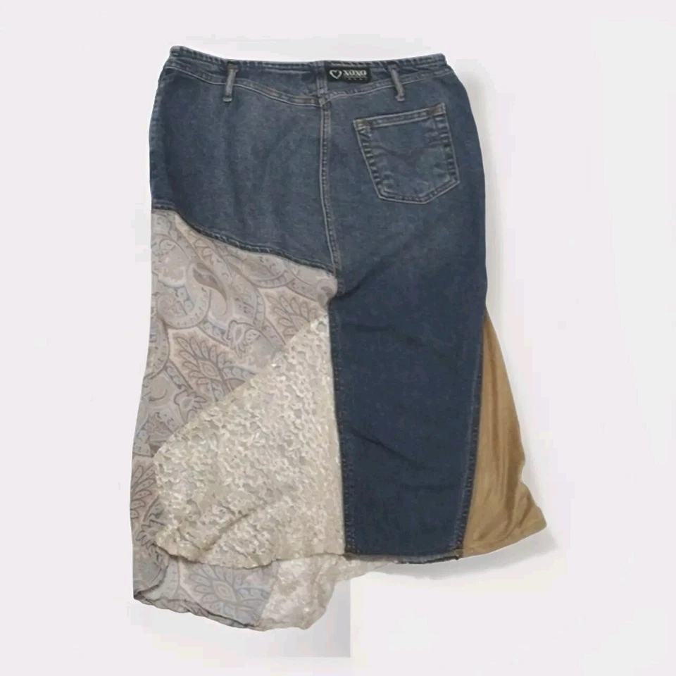 Falda Denim XOXO Vintage Vibe Boho 7 Dobladillo Asimétrico Parche Encaje Recorte Paisley Foto 3 de 4