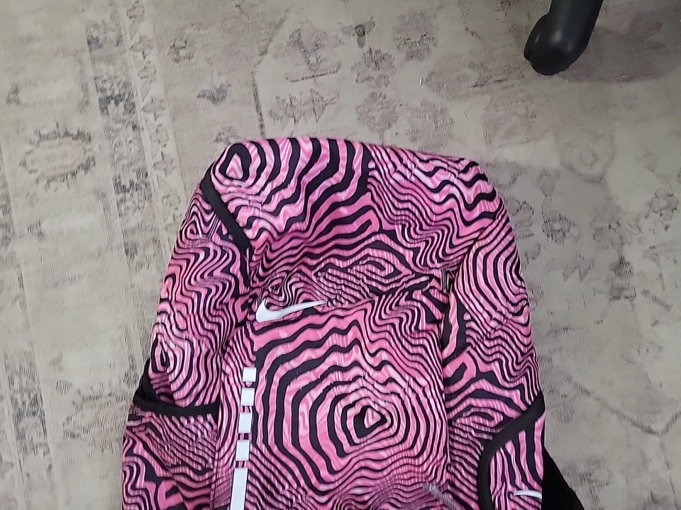 Nike Hoops Elite 32L Backpack Black/Pinksicle/White Lightly Used OPEN TO OFFERS! - Image 4 of 4