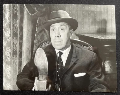 FERNANDEL EN 1960 : TIRAGE ARGENTIQUE ORIGINAL D'ÉPOQUE - Photo 1/2