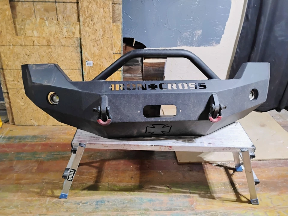 Protector de cepillo delantero cruzado de hierro 15 Silverado o Ram Foto 2 de 3