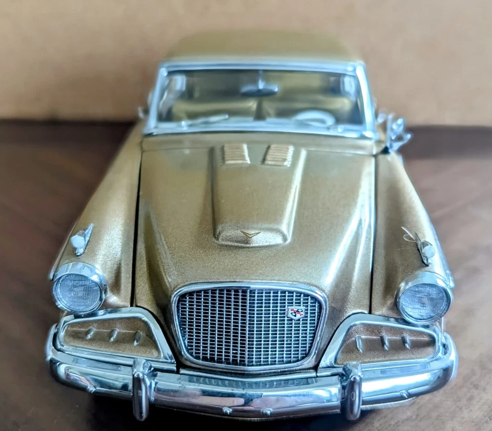 1:24 1957 Studebaker Golden Hawk (Danbury Mint) ¡SIN TARIFA! Foto 2 de 4