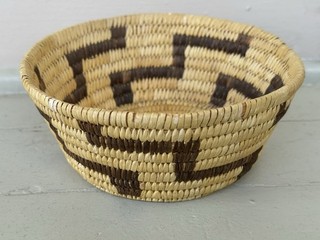 VINTAGE PAPAGO DEVILS CLAW WOVEN SOUTHWEST BASKET.
