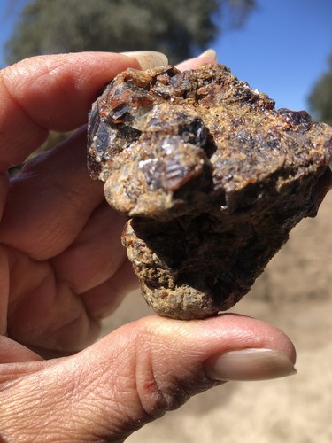 GARNET ROUGH ROCK CRYSTAL - Picture 1 of 7