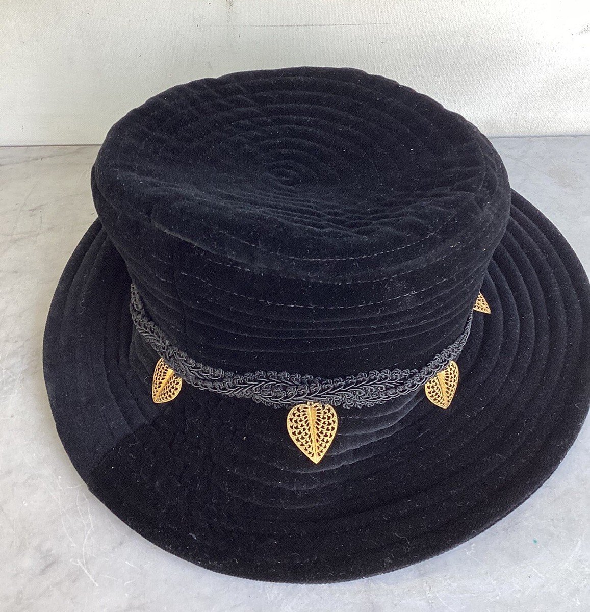 Vintage ERIC JAVITS Black Velvet Gold Plated Leaf Hat 80 display picture 2