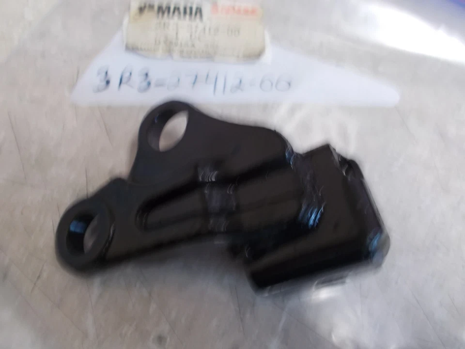 Новый из старых запасов оригинальный кронштейн для подножки Yamaha 1980 IT175G YZ175G 3R3-27412-00 - Изображение 2 из 4