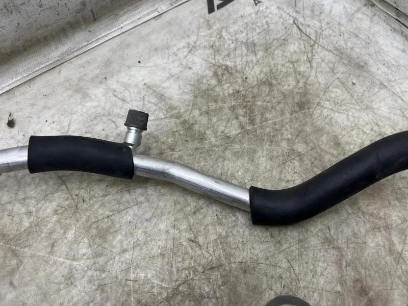 2016-2022 Toyota Prius AC Refrigerant Suction Hose Pipe 88704-47100 OEM Foto 4 de 4