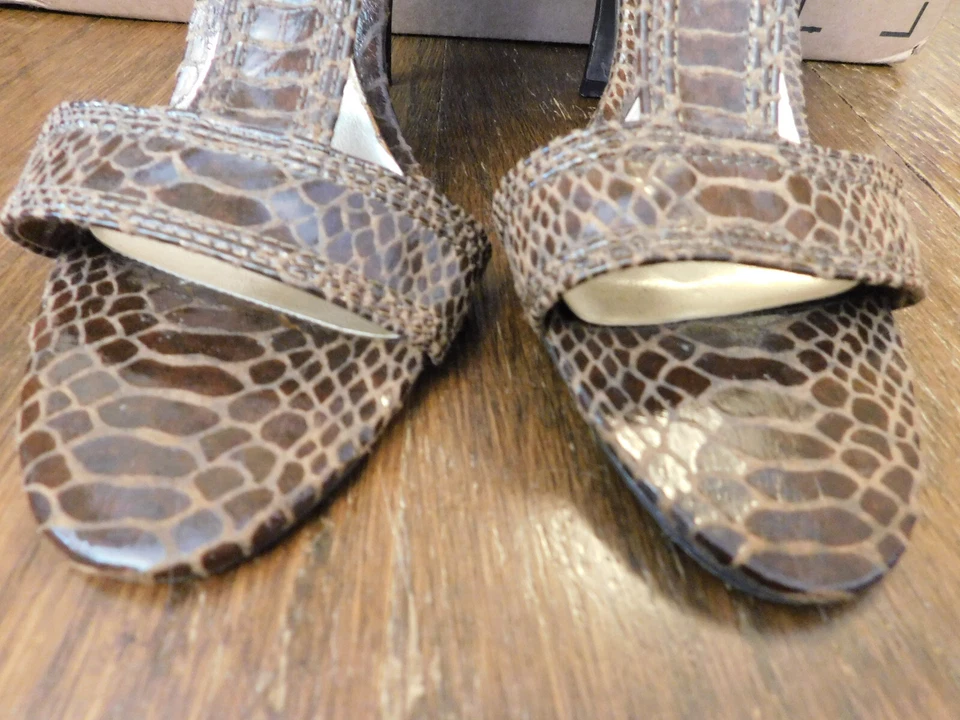 Sandalias de tacón Ann Marino marrón cocodrilo serpiente en relieve correa en T cuero 3,5" talla 8 en muy buen estado Foto 3 de 4