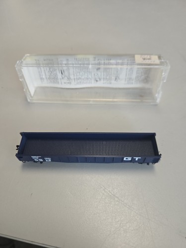 Micro-Trains N scale Grand Trunk Western 50’ Gondola, #46120, Rd #146021 - Picture 2 of 15