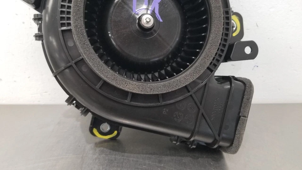 23 TOYOTA SEQUOIA HYBRID BATTERY COOLING FAN LEFT DRIVER - Image 3 of 4