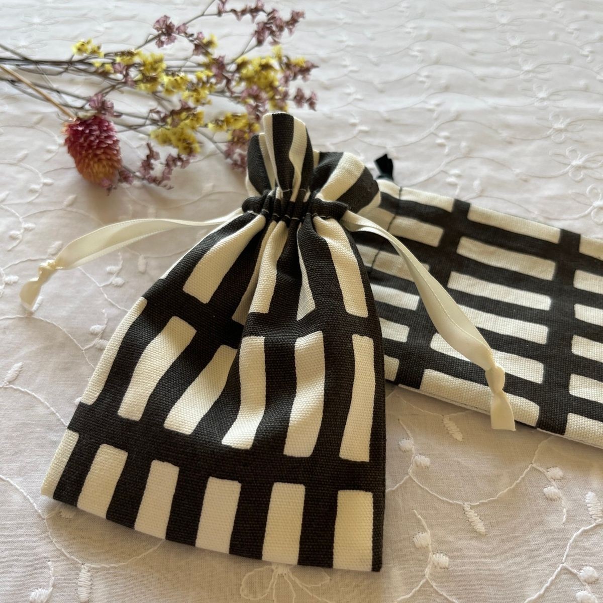 [] Simple modern pattern mini drawstring bag (ivo… - image 1