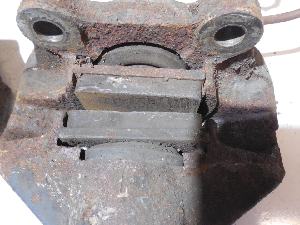 后制动卡钳一对 72-85 梅赛德斯奔驰 R107 450SL 380SL 450SLC — 第 2/4 张图片