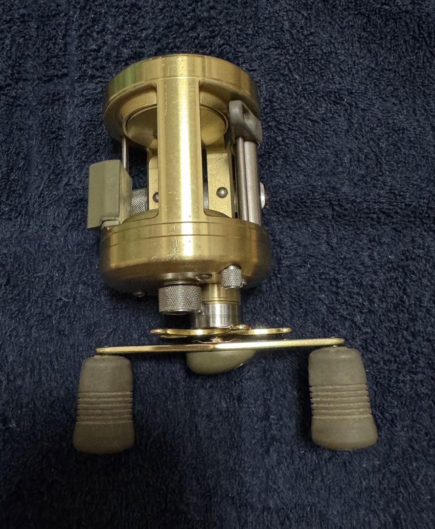 SHIMANO CALCUTTA 400 ゴールドリール SHIMANO Calcutta 400 Baitcasting Reel Gold Durable From