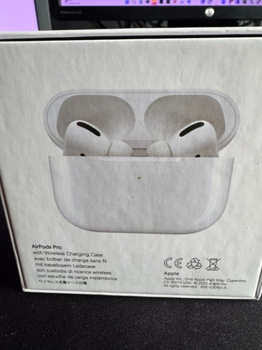 Apple AirPods Pro 1st Gen - White +MagSafe Case & Holder -Slight Cosmetic Damage - Zdjęcie 4 z 8