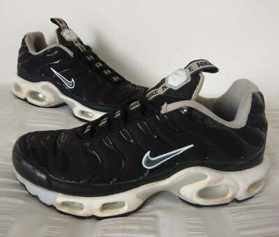 womens black and white tns
