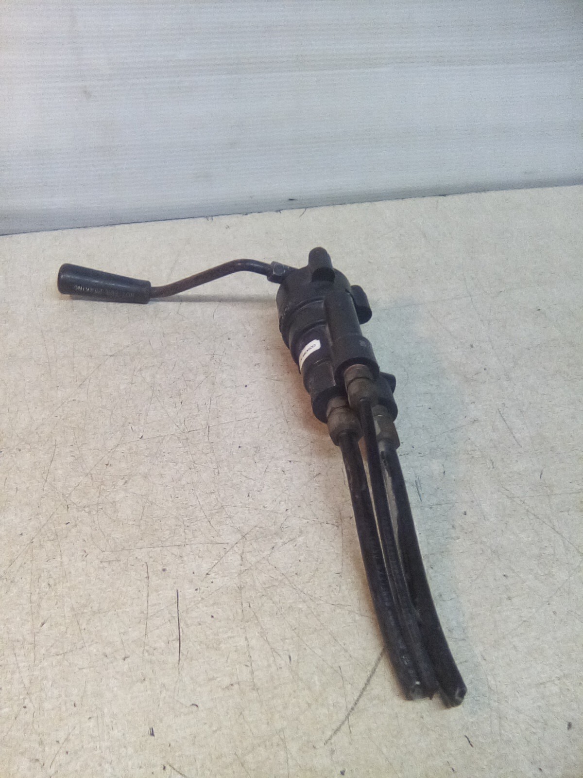 1987 International Bendix Trailer Brake Valve T-294095-B